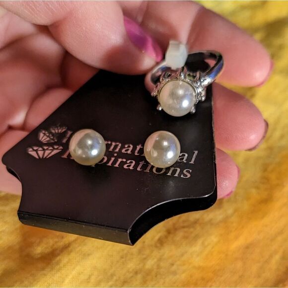International Inspirations faux pearl ring and earring set - Picture 4 of 8